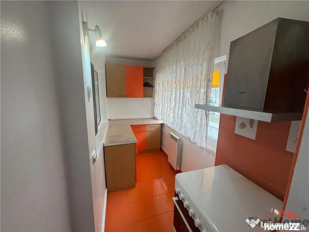 Ap 2 cam, etaj 1, parcare, central - POMPIERI