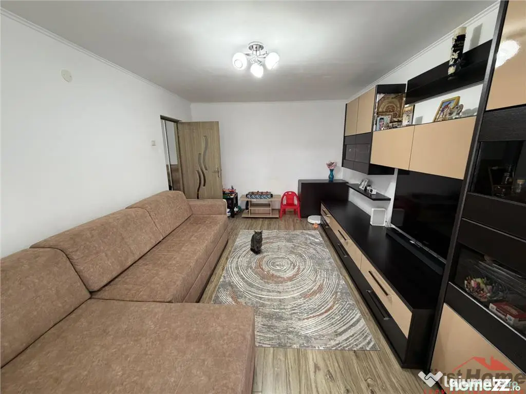 Apartament 2 camere, hol patrat, logie balcon, mobilat si 