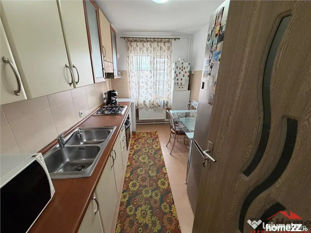 Apartament 2 camere, hol patrat, logie balcon, mobilat si 