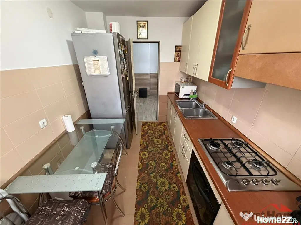 Apartament 2 camere, hol patrat, logie balcon, mobilat si 