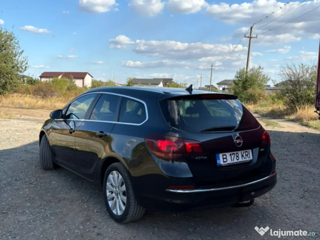 Opel Astra J Sports Tourer 2014