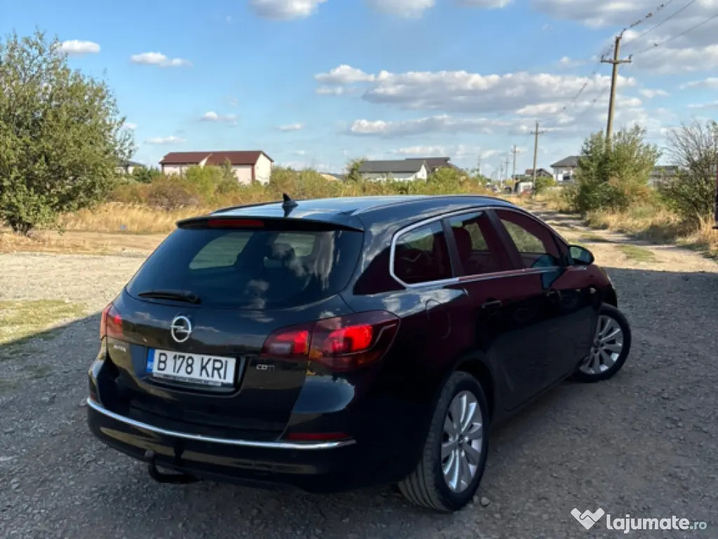Opel Astra J Sports Tourer 2014