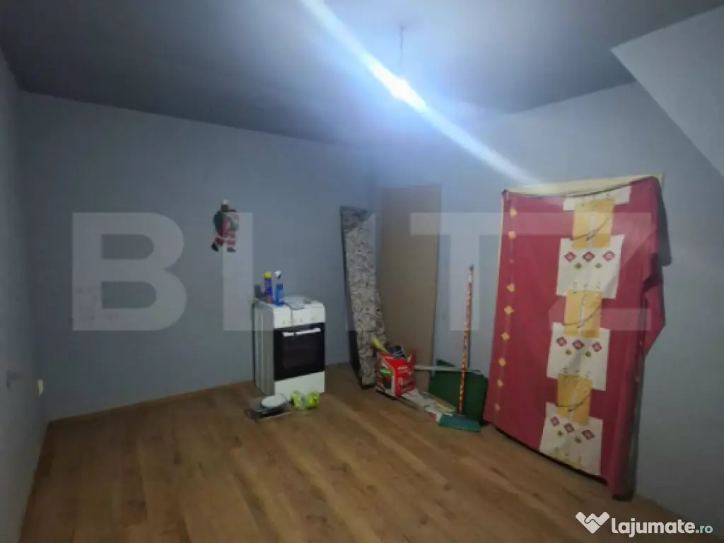 Casă cu 2 camere, renovată, teren generos – liniște la 