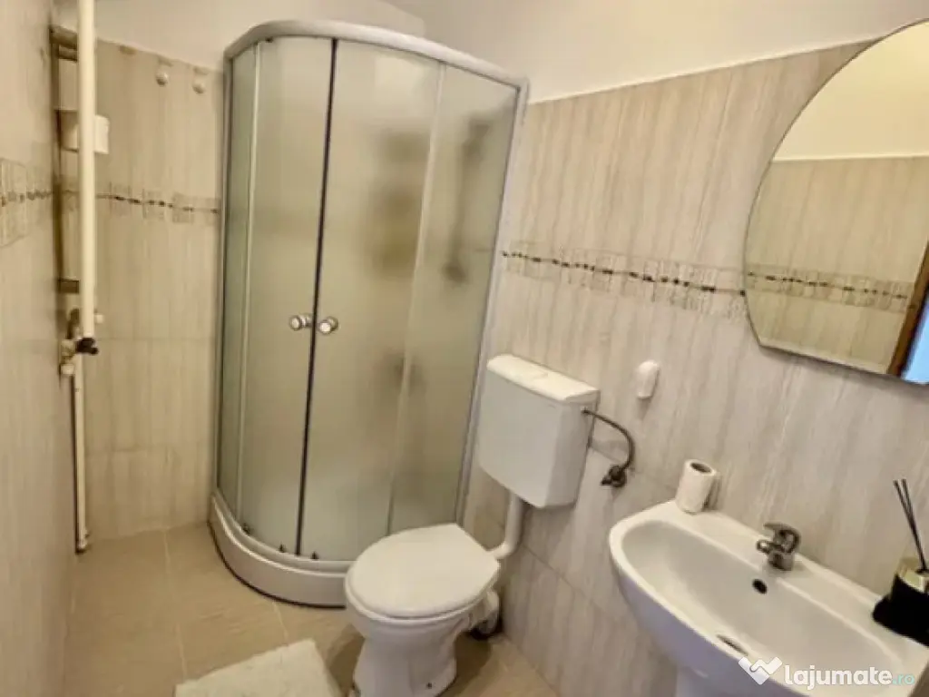 Apartament 2 camere, decomandat - zona Tractorul 