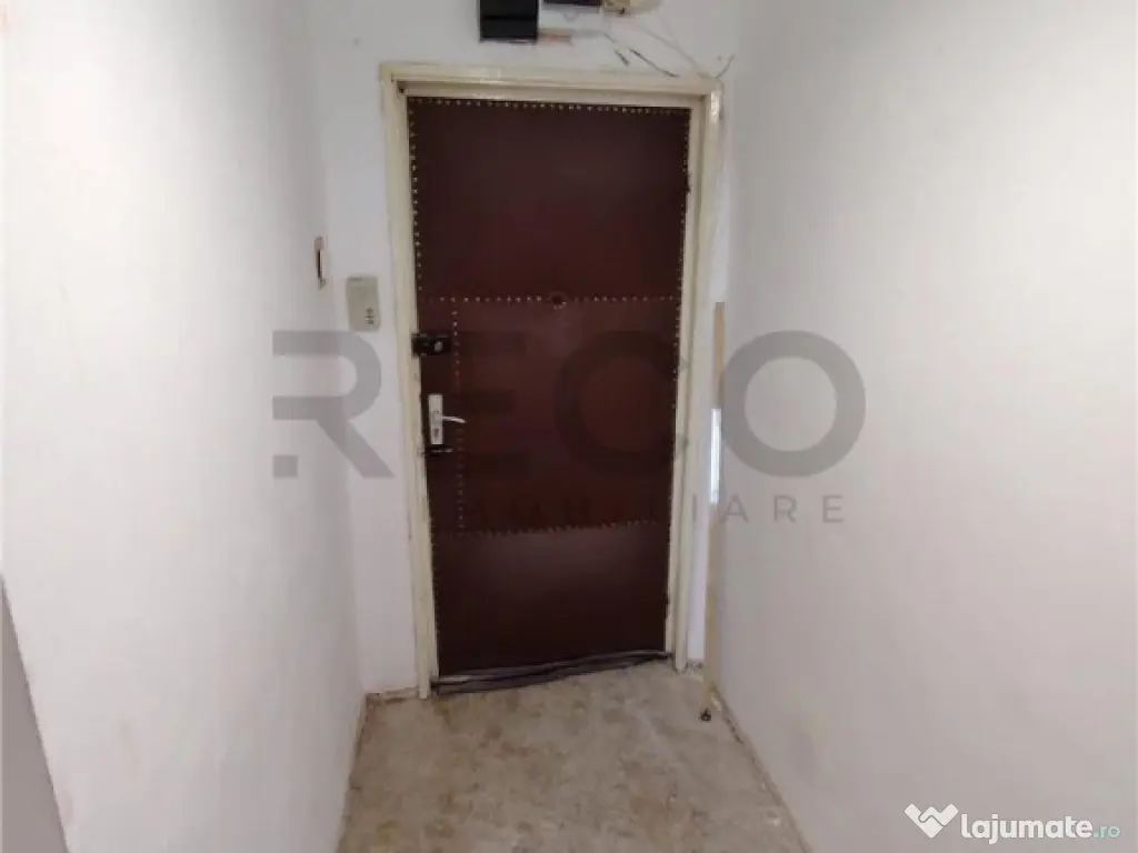 RECO apartament cu 3 camere decomandat cu lift 