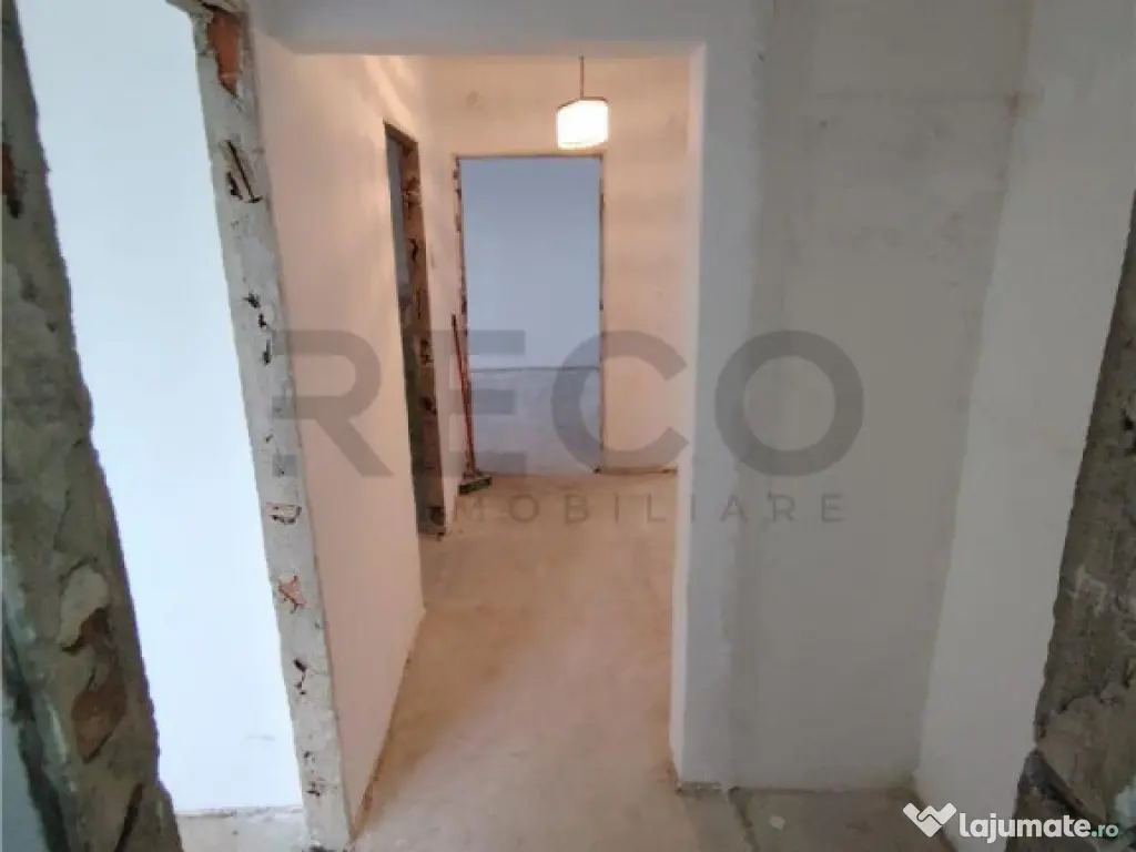 RECO apartament cu 3 camere decomandat cu lift 