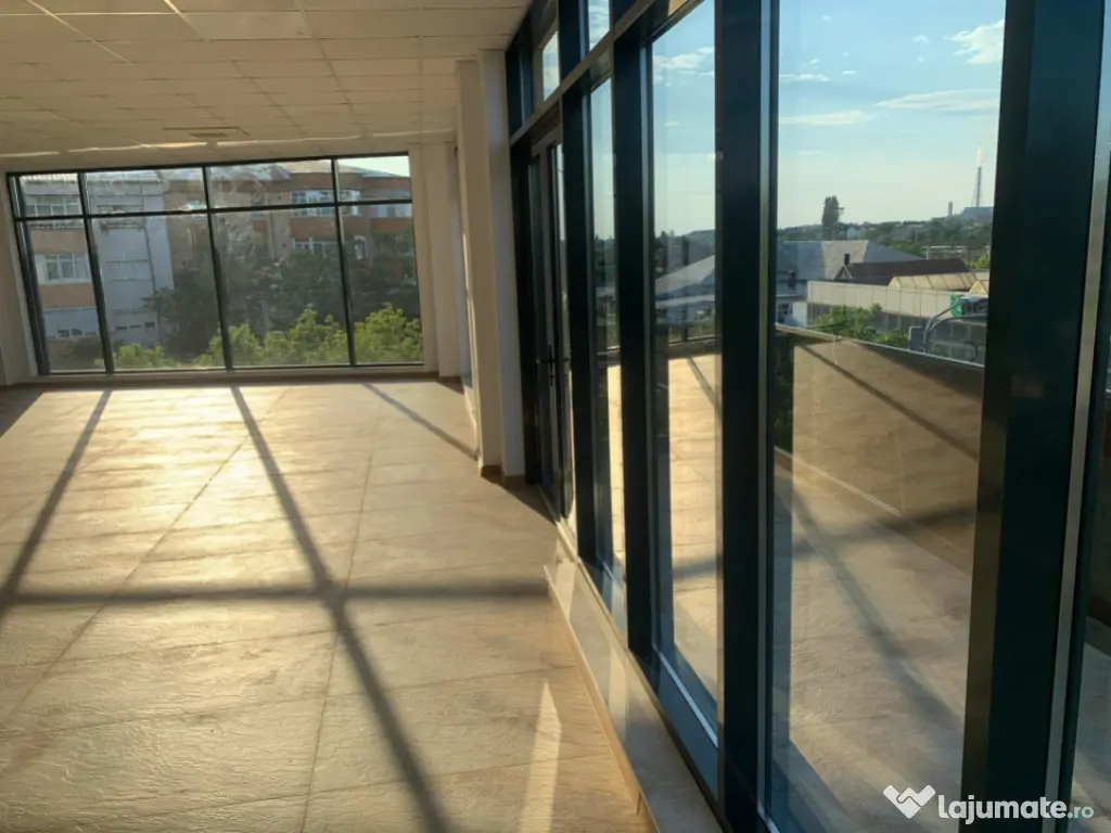 Spatiu comercial parter, 100 mp suprafata utila, Rovine 