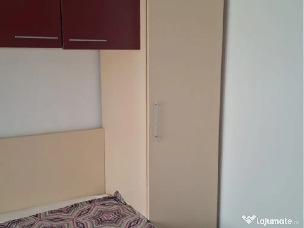 Set de mobilier dormitor in stare buna 