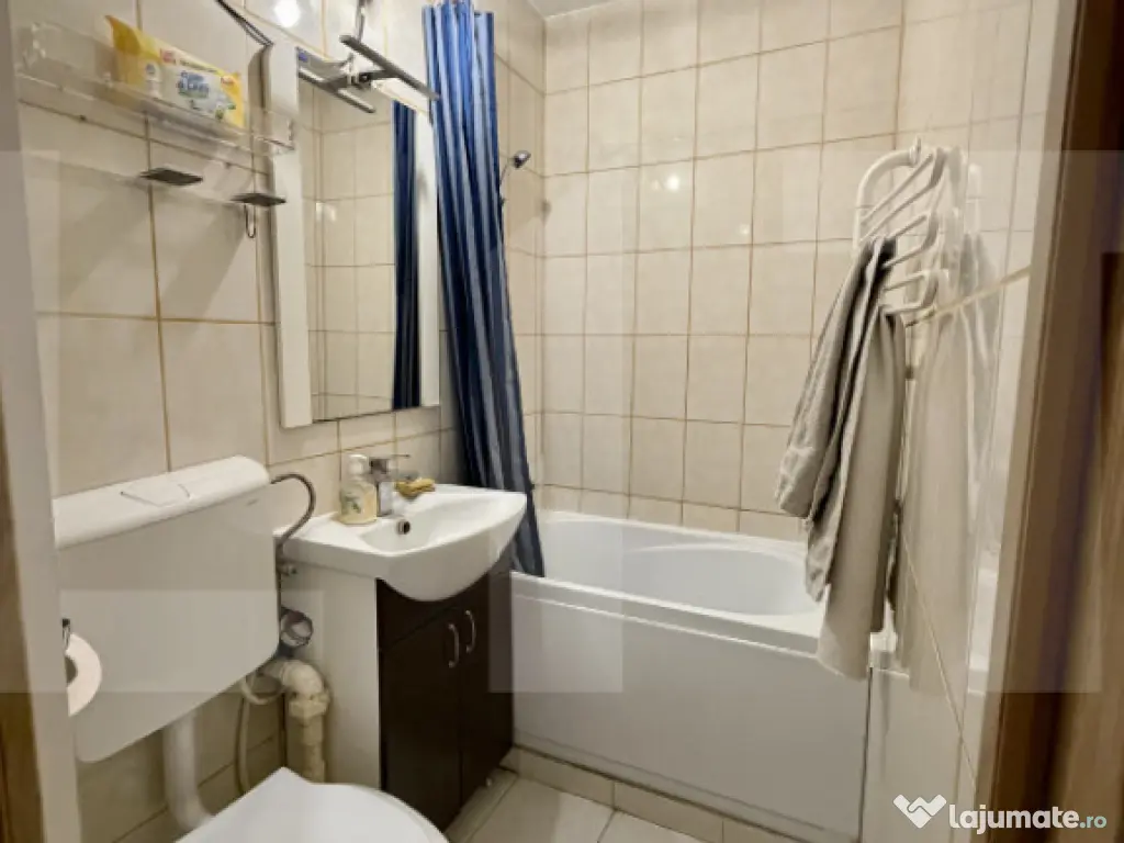 Apartament Primitor cu 3 Camere – Zona Românilor 