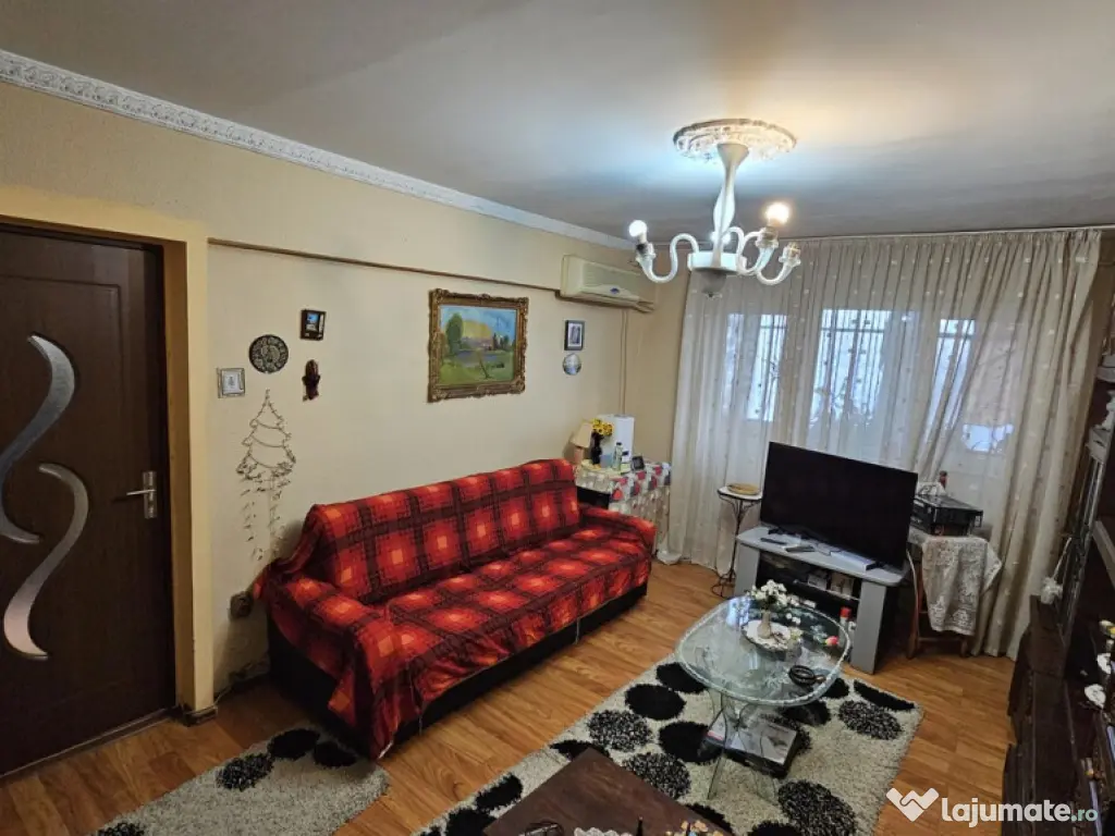 Blv BUCURESTI - 2 camere decomandat ,8/8 , liber -68500 euro 