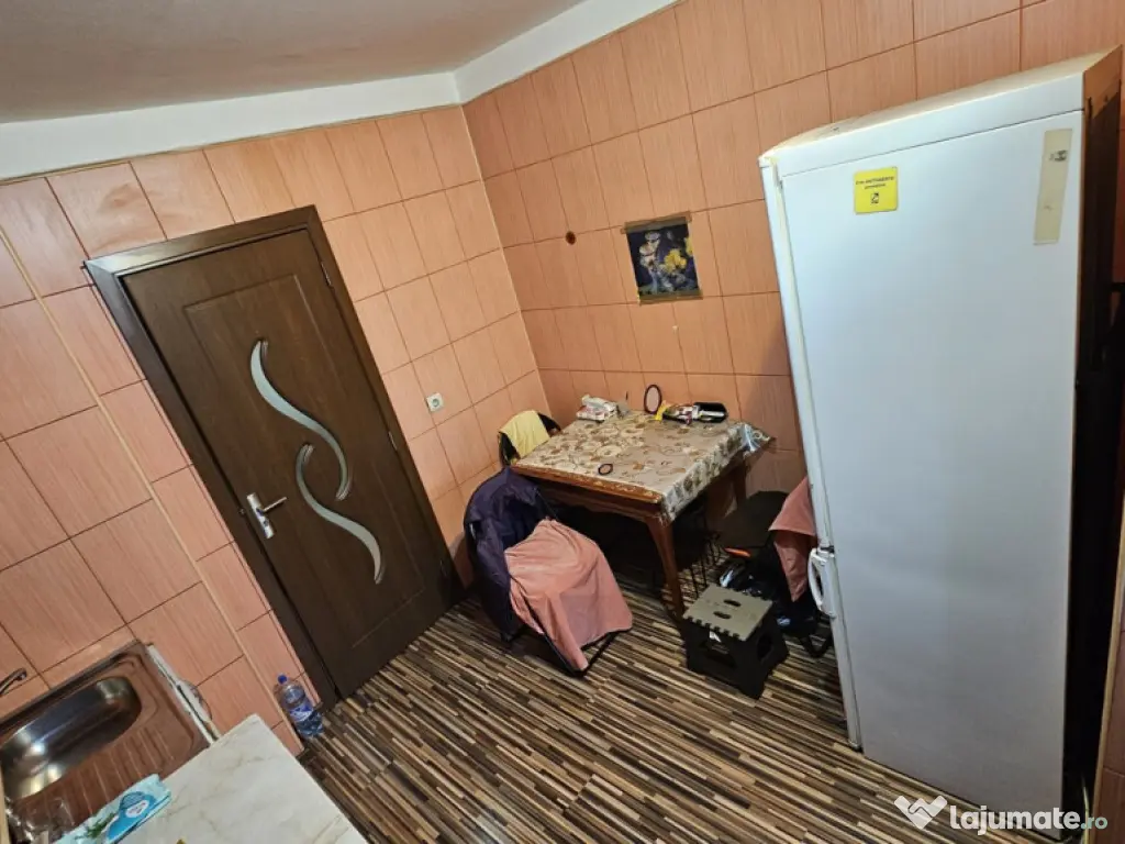 Blv BUCURESTI - 2 camere decomandat ,8/8 , liber -68500 euro 