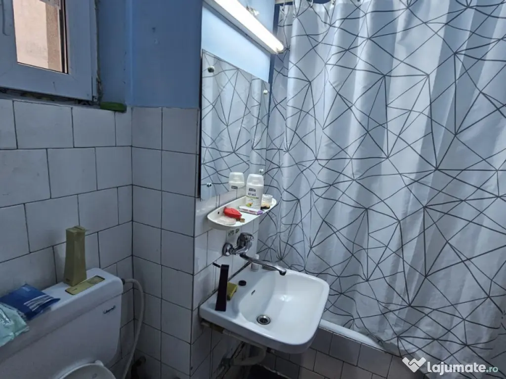 Blv BUCURESTI - 2 camere decomandat ,8/8 , liber -68500 euro 