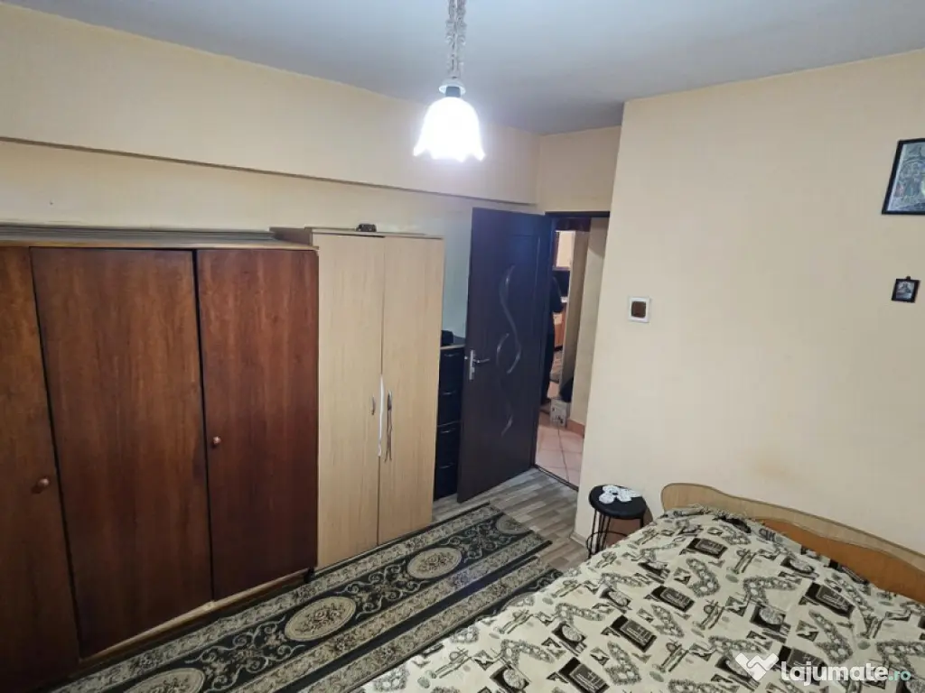 Blv BUCURESTI - 2 camere decomandat ,8/8 , liber -68500 euro 