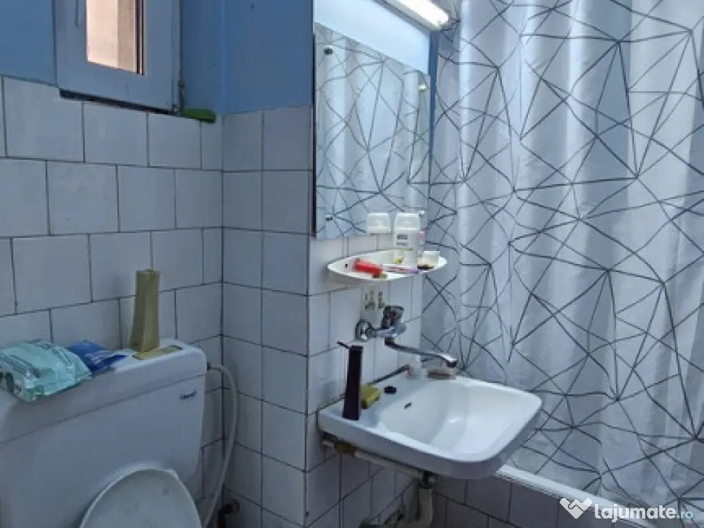 Blv BUCURESTI - 2 camere decomandat ,8/8 , liber -68500 euro 