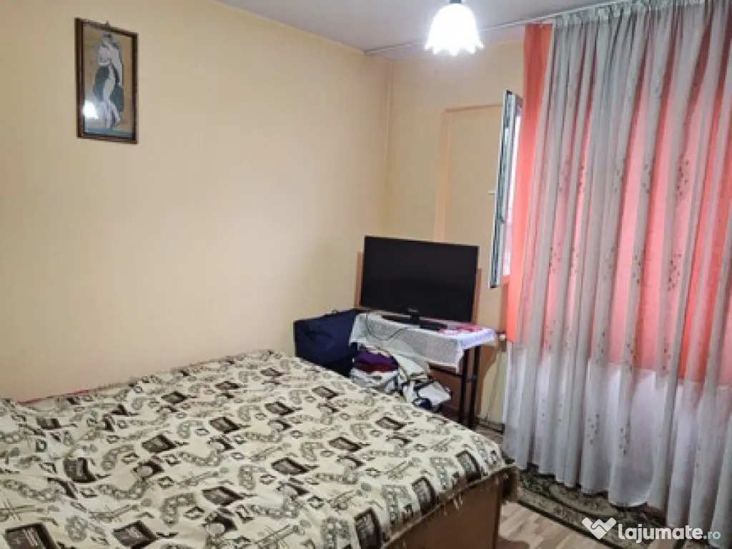 Blv BUCURESTI - 2 camere decomandat ,8/8 , liber -68500 euro 