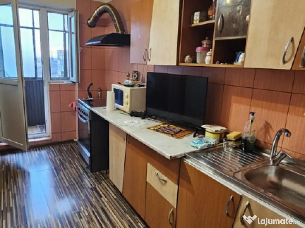 Blv BUCURESTI - 2 camere decomandat ,8/8 , liber -68500 euro 