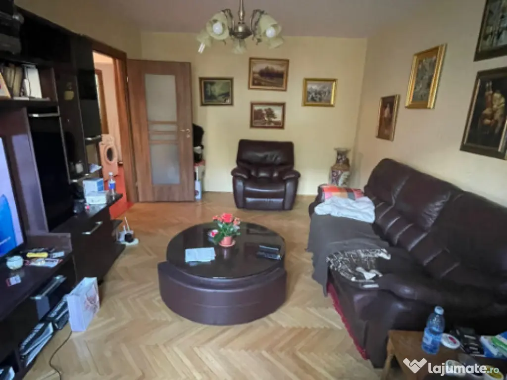 Apartament 3 camere decomandat ,Valea Ialomiței 