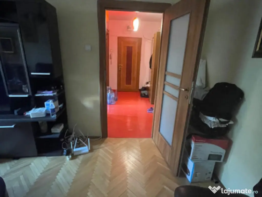 Apartament 3 camere decomandat ,Valea Ialomiței 
