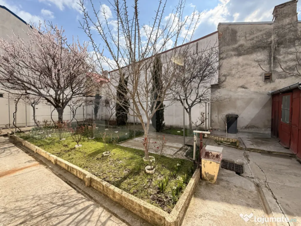 Casă S + P + Pod 200 mp, teren 427 mp, vad auto și pietona 