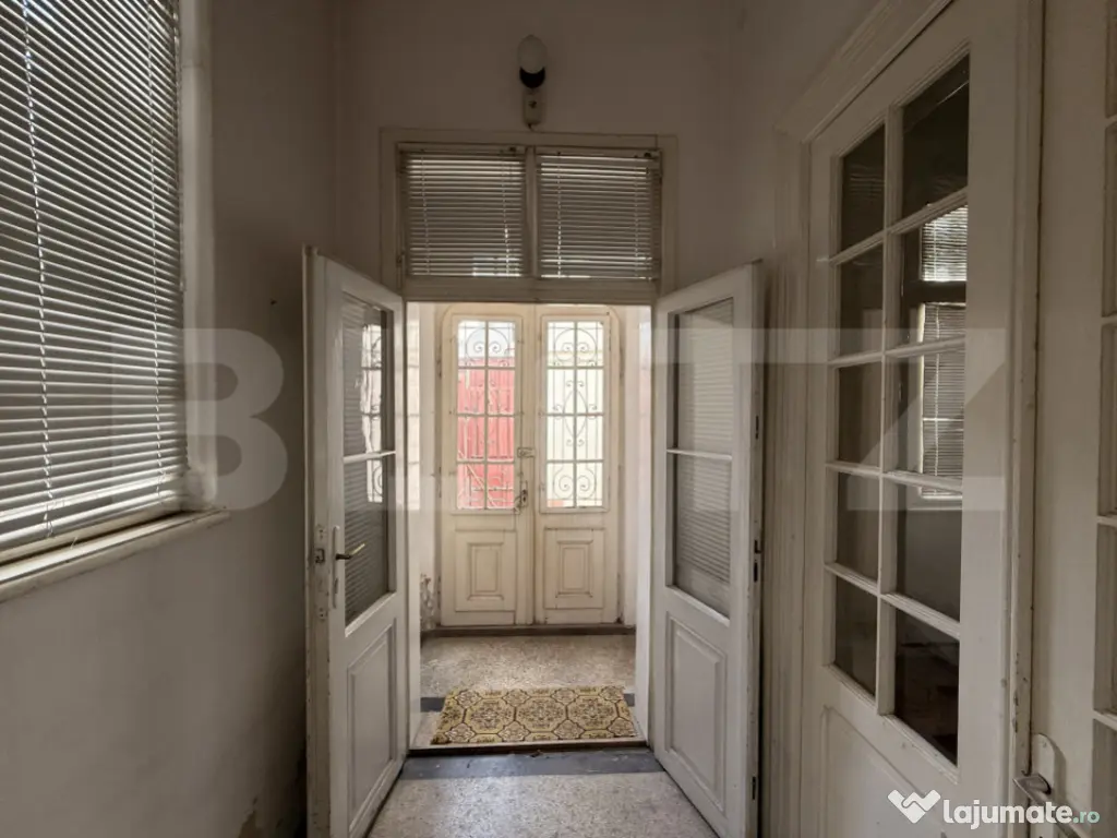 Casă S + P + Pod 200 mp, teren 427 mp, vad auto și pietona 