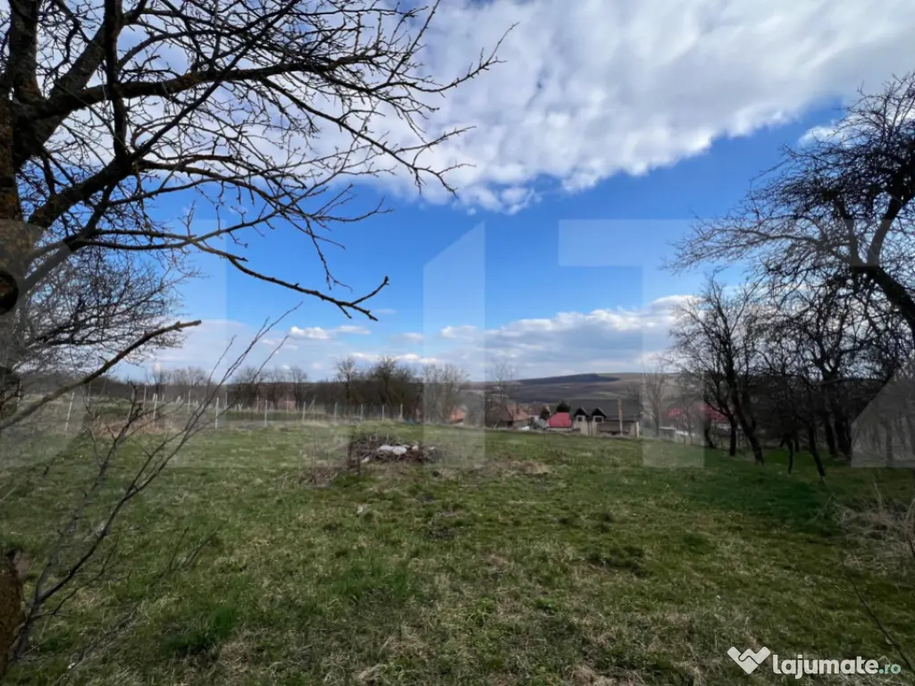 Casa renovabila de vanzare cu teren de 2100 mp