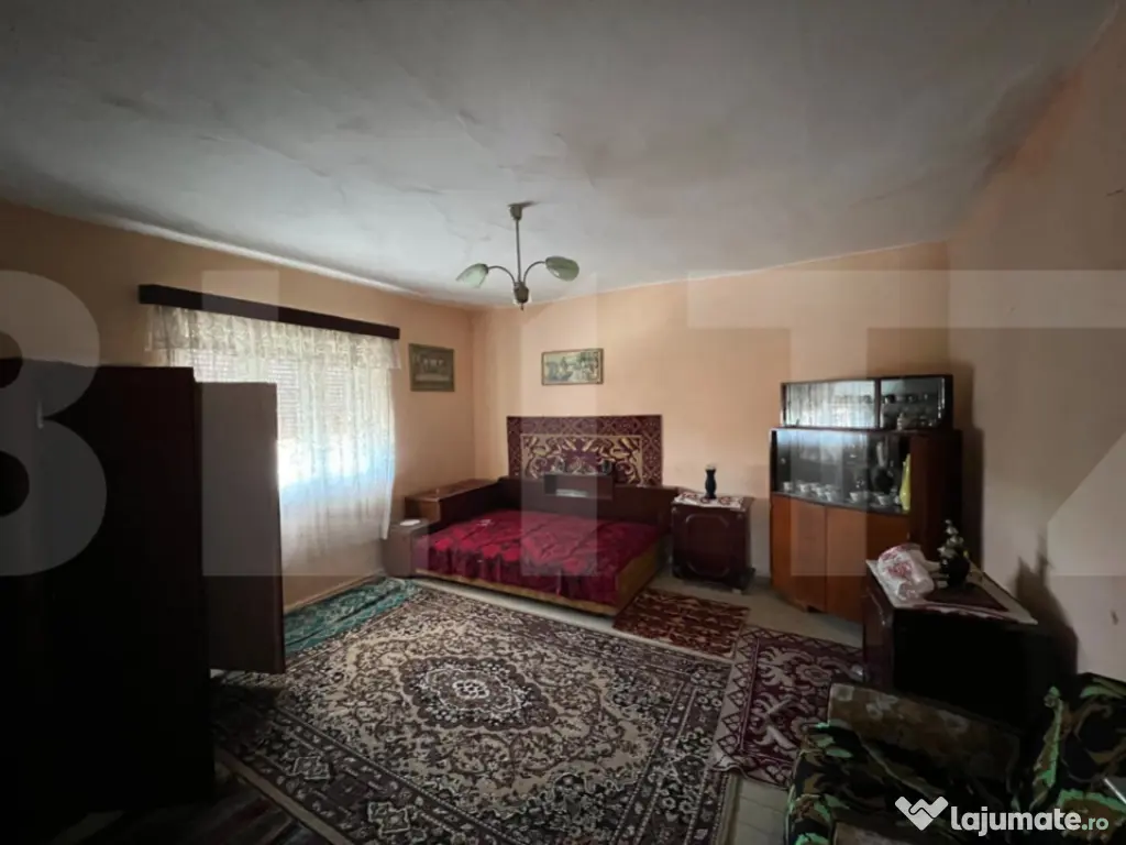 Casa renovabila de vanzare cu teren de 2100 mp