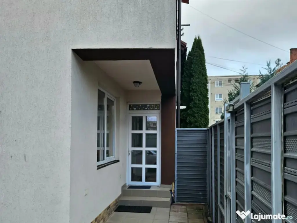 Apartament 3 camere, decomandat - zona Tractorul 