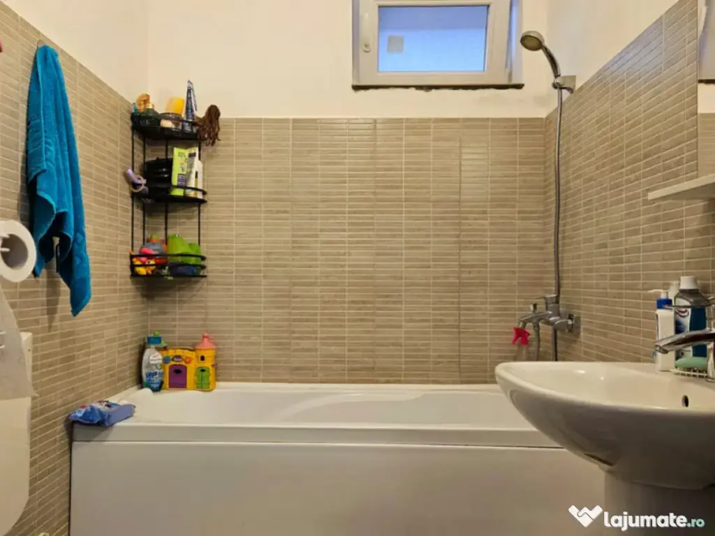 Apartament 3 camere, decomandat - zona Tractorul 