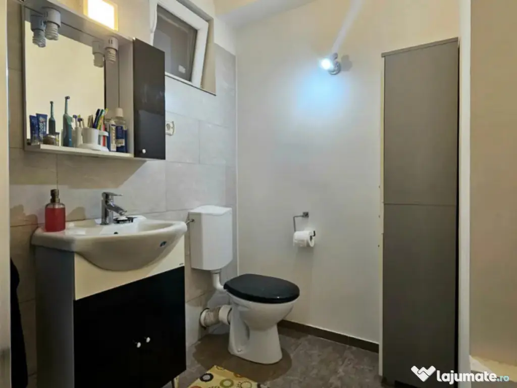 Apartament 3 camere, decomandat - zona Tractorul 