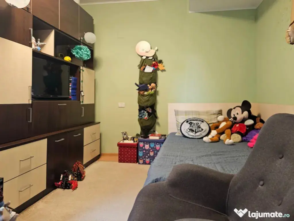 Apartament 3 camere, decomandat - zona Tractorul 