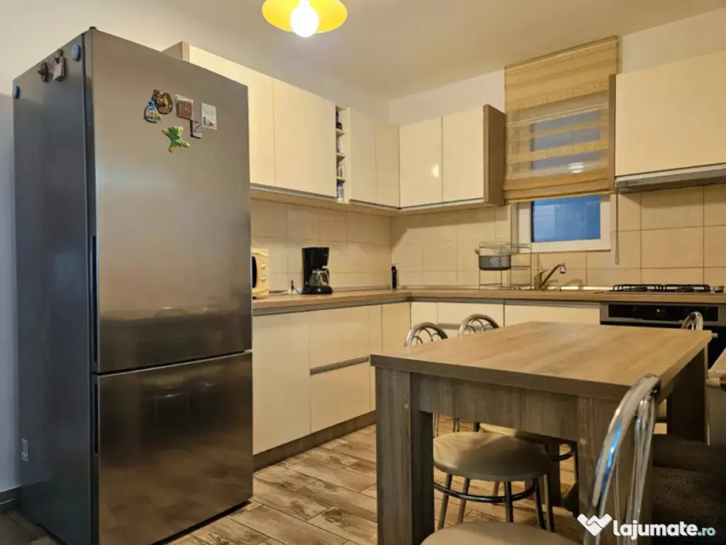 Apartament 3 camere, decomandat - zona Tractorul 