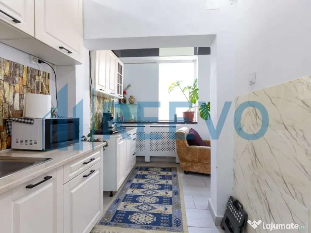 Clădire și teren de investiție, central Roman 