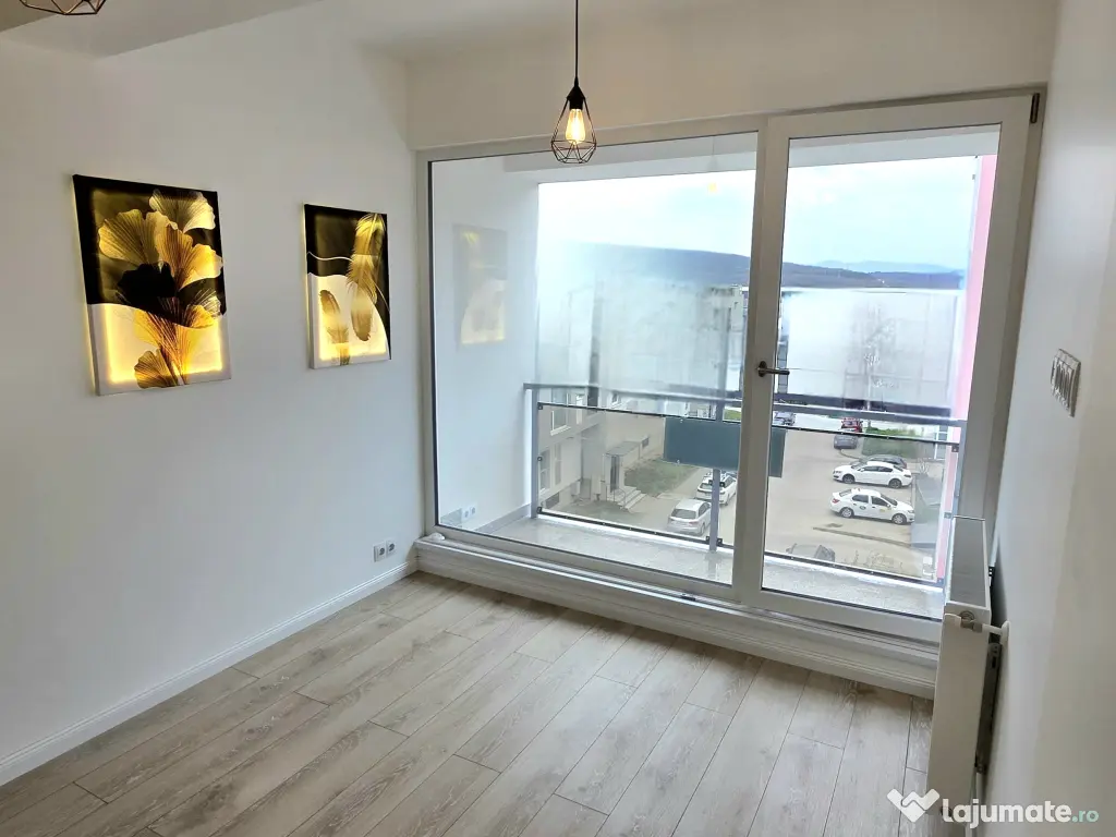 Apartament deosebit, 2 camere cu garaj și boxă, zona Zorilor-Golden Tulip!