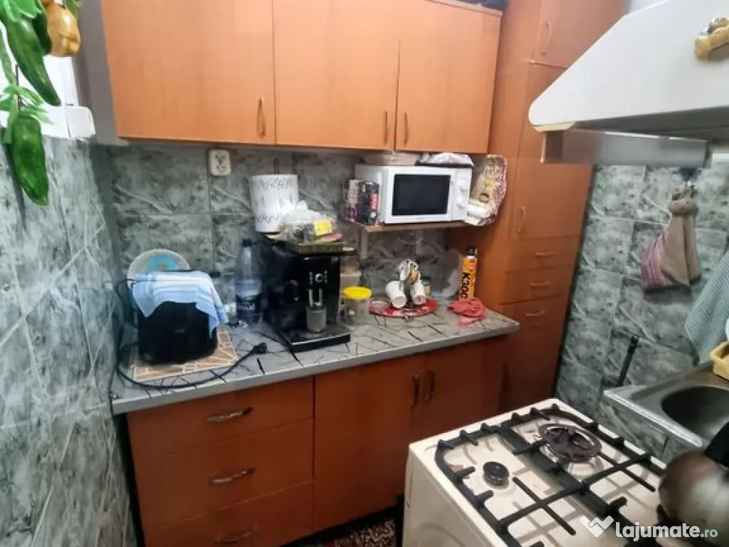 Piata CET - garsoniera transformata in 2 camere 