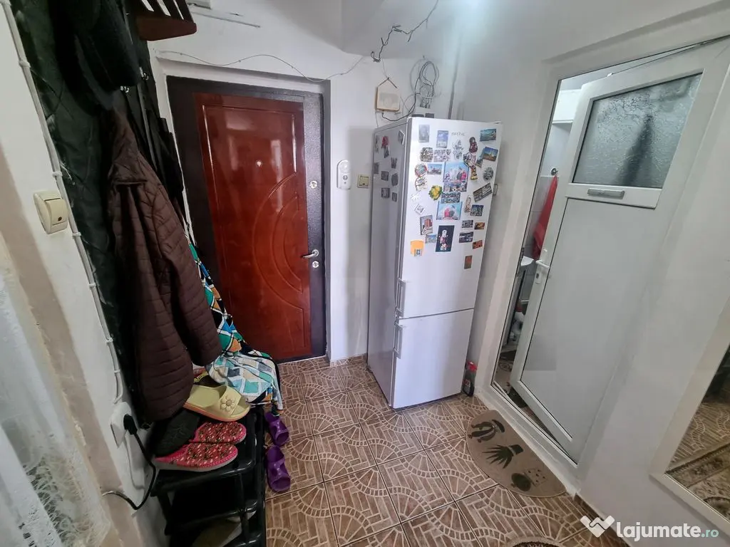 Piata CET - garsoniera transformata in 2 camere 