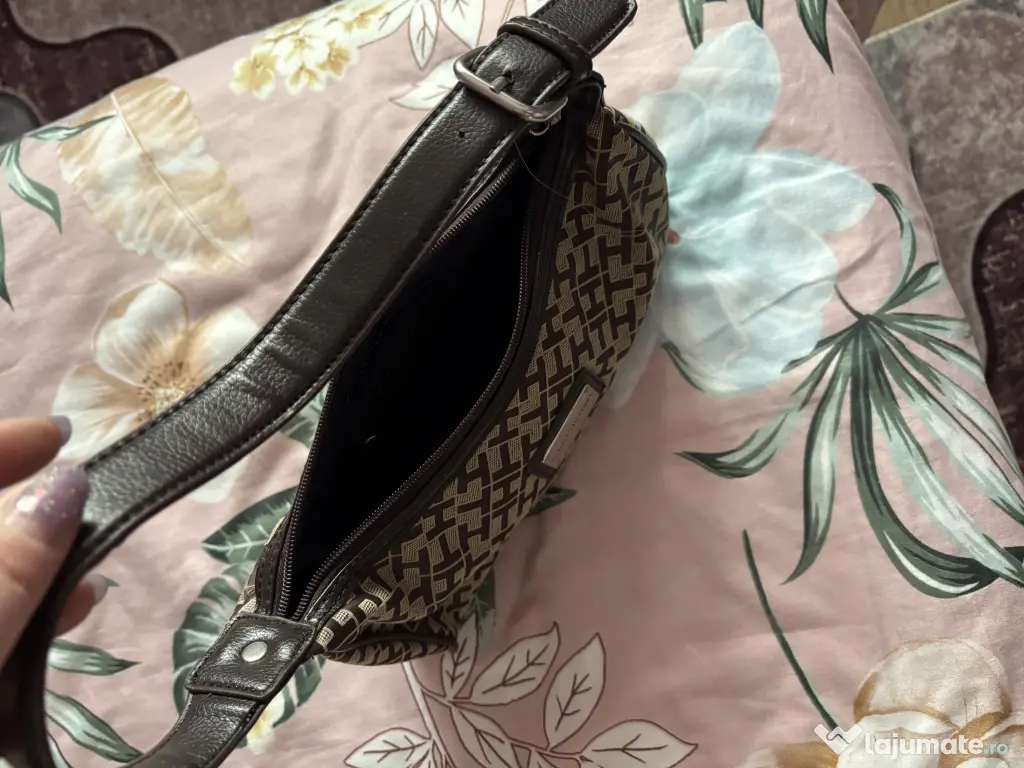 Geantă brand Tommy Hilfiger