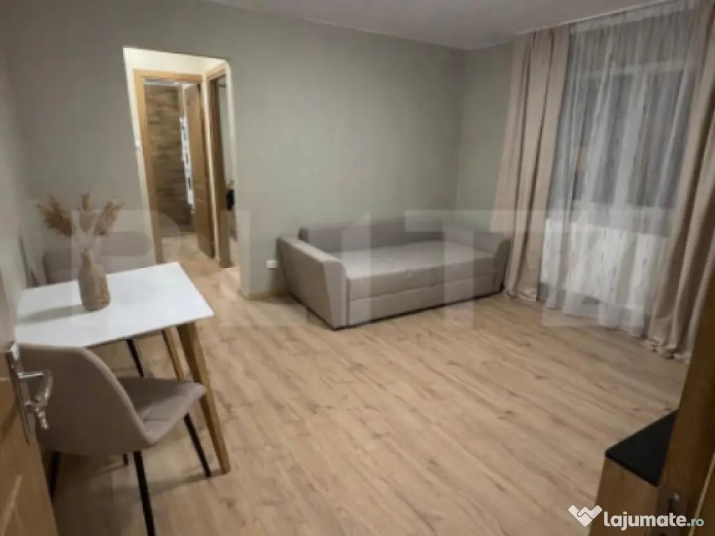 Apartament renovat de vânzare – Micro 15, parter, 40 mp 