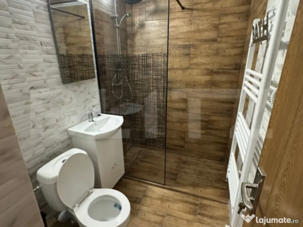 Apartament renovat de vânzare – Micro 15, parter, 40 mp 