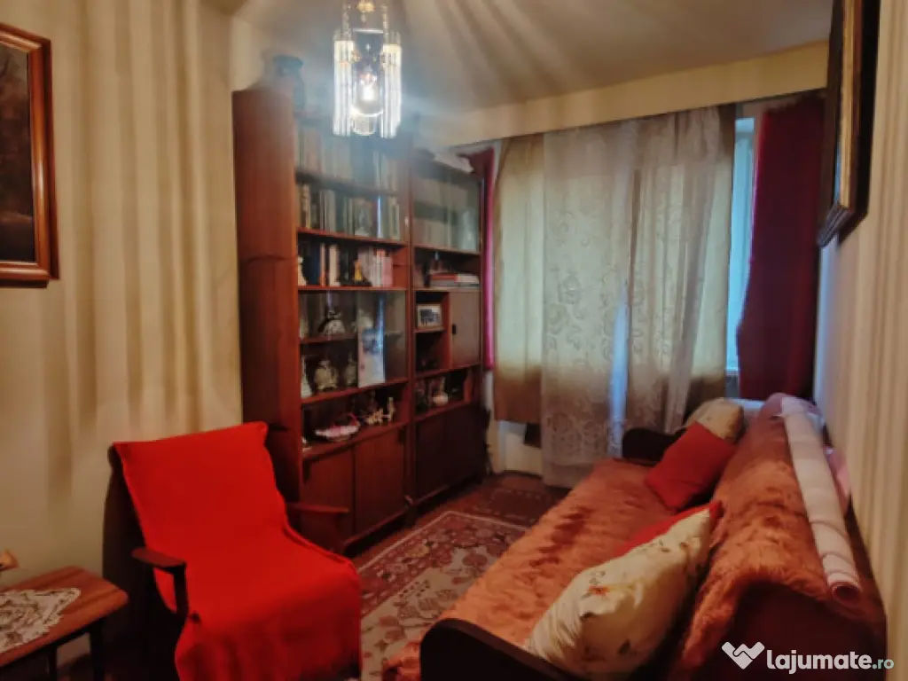 Apartament 4 camere decomandat, etaj 2, zonă excelentă – 