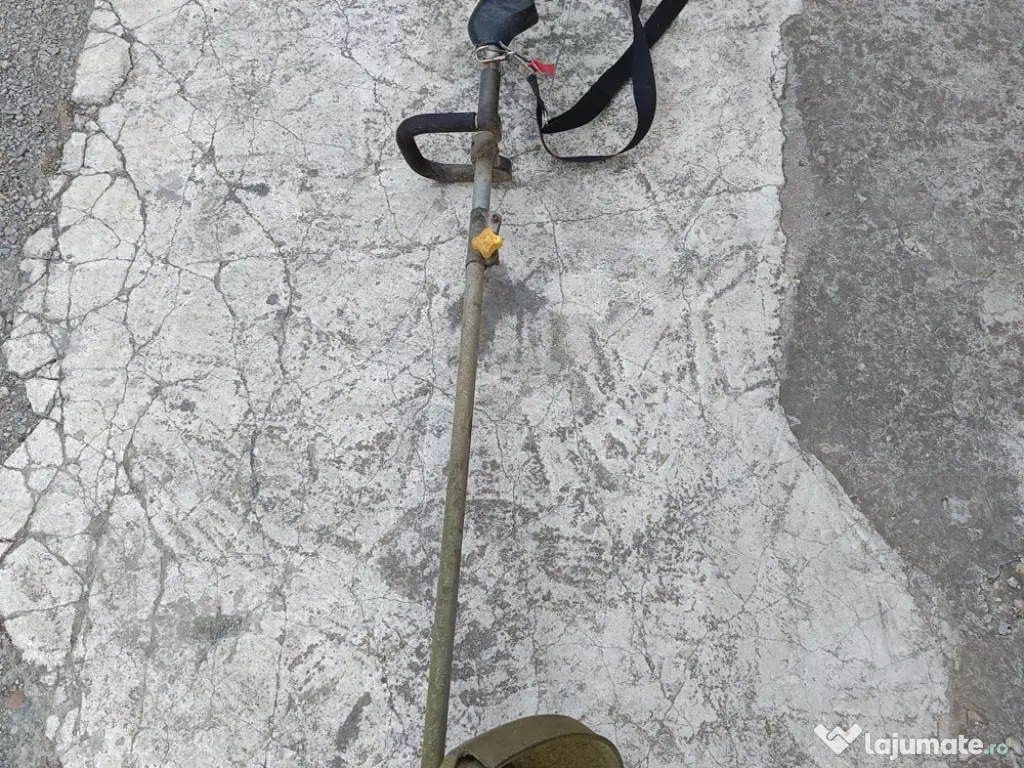 Motocoasa pe benzină 