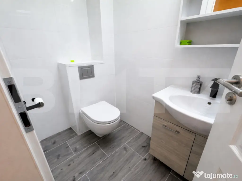 Apartament 3 camere, 67 mp, parcare, 2 bai, 2 balcoane, Zona