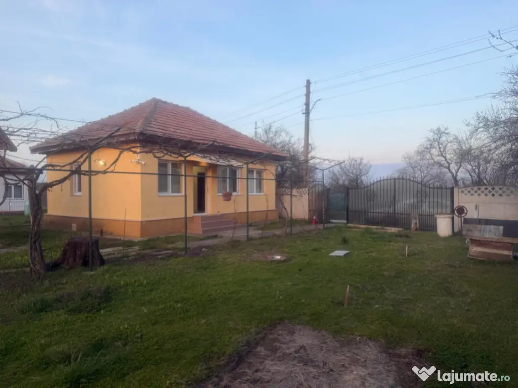 Casa parter, 100 mp utili, 1090 mp teren, Pielesti 