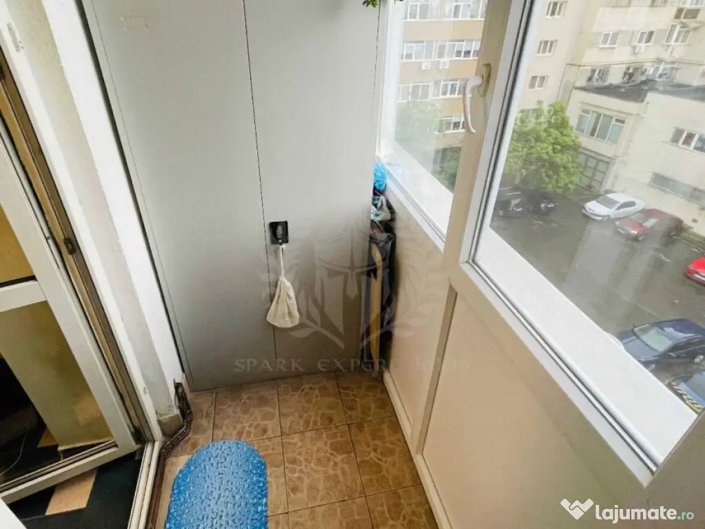 2 CAMERE // REPUBLICII // MOBILAT