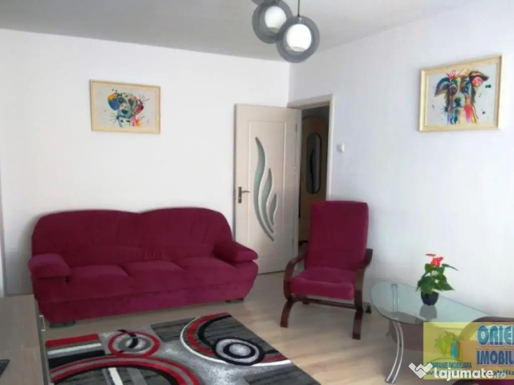 Capitol, de inchiriat 2 camere, decomandat, mobilat, gaze