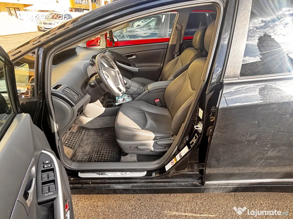 Toyota Prius 3 Hybrid Solar, Trapă Fotovoltaică HUD Full LED