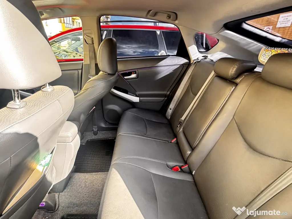 Toyota Prius 3 Hybrid Solar, Trapă Fotovoltaică HUD Full LED