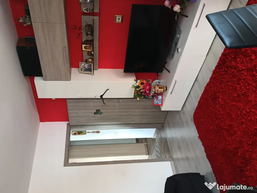 Vând apartament cu 3 camere terasă și parcare subterană, la 15 minute de metro 