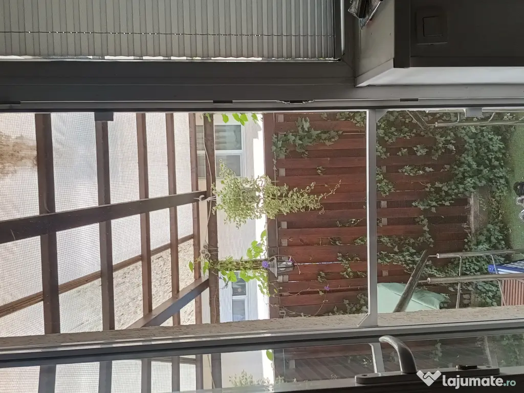 Vând apartament cu 3 camere terasă și parcare subterană, la 15 minute de metro 