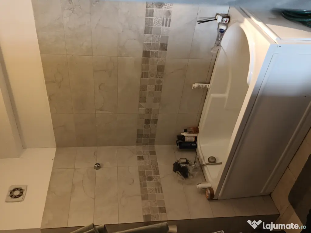 Vând apartament cu 3 camere terasă și parcare subterană, la 15 minute de metro 