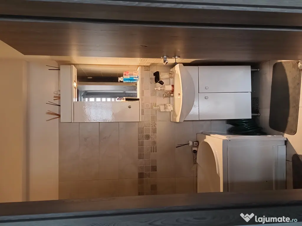 Vând apartament cu 3 camere terasă și parcare subterană, la 15 minute de metro 